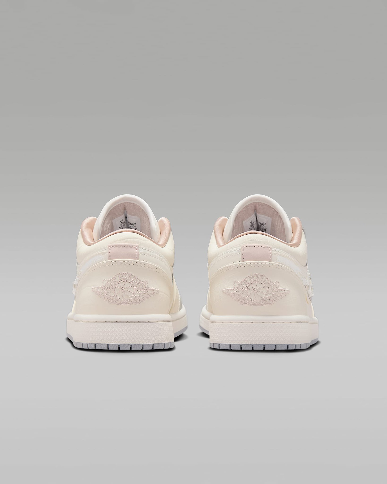 国内配送 NIKE W AIR JORDAN 1 LOW SAIL/SOFT PEARL Air Jordan 1 Low Sail Soft Pearl IH7323-100
