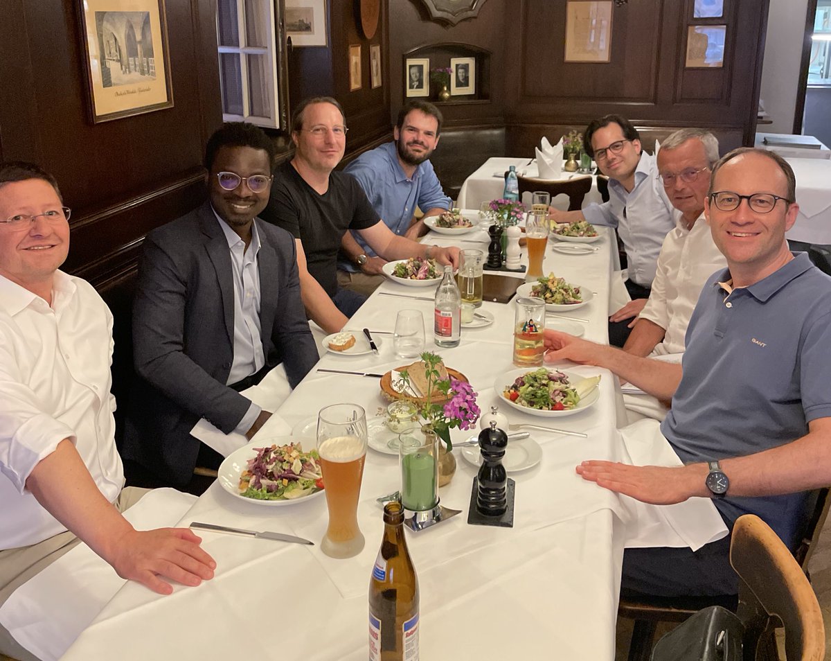 WerzLab's tweet image. What a mind-blowing lecture by Richmond Sarpong @SarpongGroup @UCBerkeley about total synthesis projects and skeletal editing @UniFreiburg @FreiburgChem @WerzLab @BBreitLab @pappas_babis. Chemistry of its best!