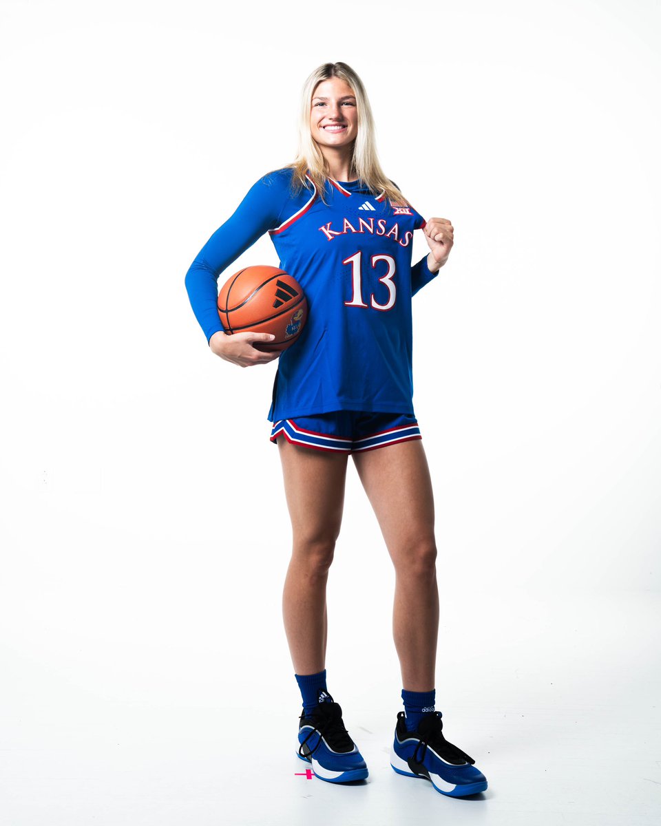 KUWBball's tweet image. To us, she’s Libby Fandel.
To the rest of the world, she’s Miss Iowa Basketball 2025, a 3-time state champion, and the list goes on.
Read more about the resume @LibbyFandel brings to Kansas in this feature by The Gazette.
bit.ly/Fandel-WBB