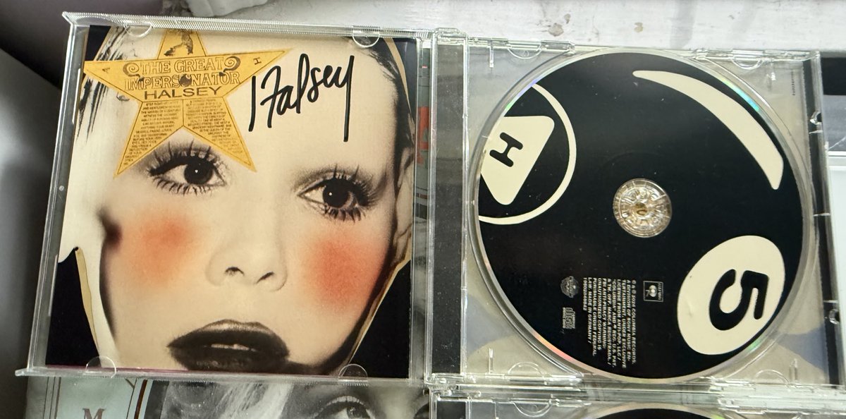 rsa2011's tweet photo. Now that #ForMyLastTrickTour US has come to #theend let’s do a #halseygiveaway! 1 standard signed copy of #thegreatimpersonator 
To enter you must:
follow me @rsa2011 
Like and retweet this post 👍🏽
Comment your favorite tour moment or song 

Good luck! US only ends August 1st https://t.co/cEDXhv0brX