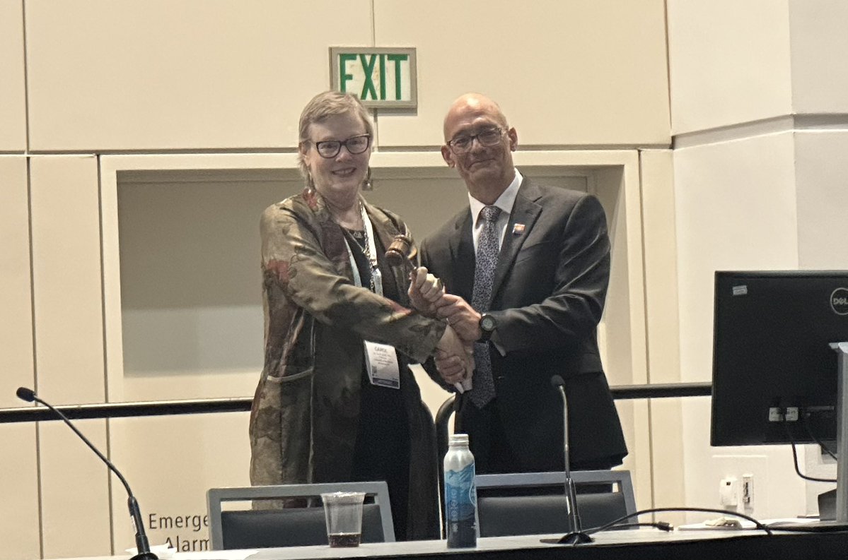 <a href="/TheEndoSociety/">Endocrine Society</a> 2025: Gavel has been passed. President John Newell-Price hands baton to incoming President Carol Lange

Thank you John. We remain in great hands with Carol as #ENDO2025 near completion  

Onward &amp; Upwards all

Participate 
Educate 
Advocate
Communicate 
Elevate