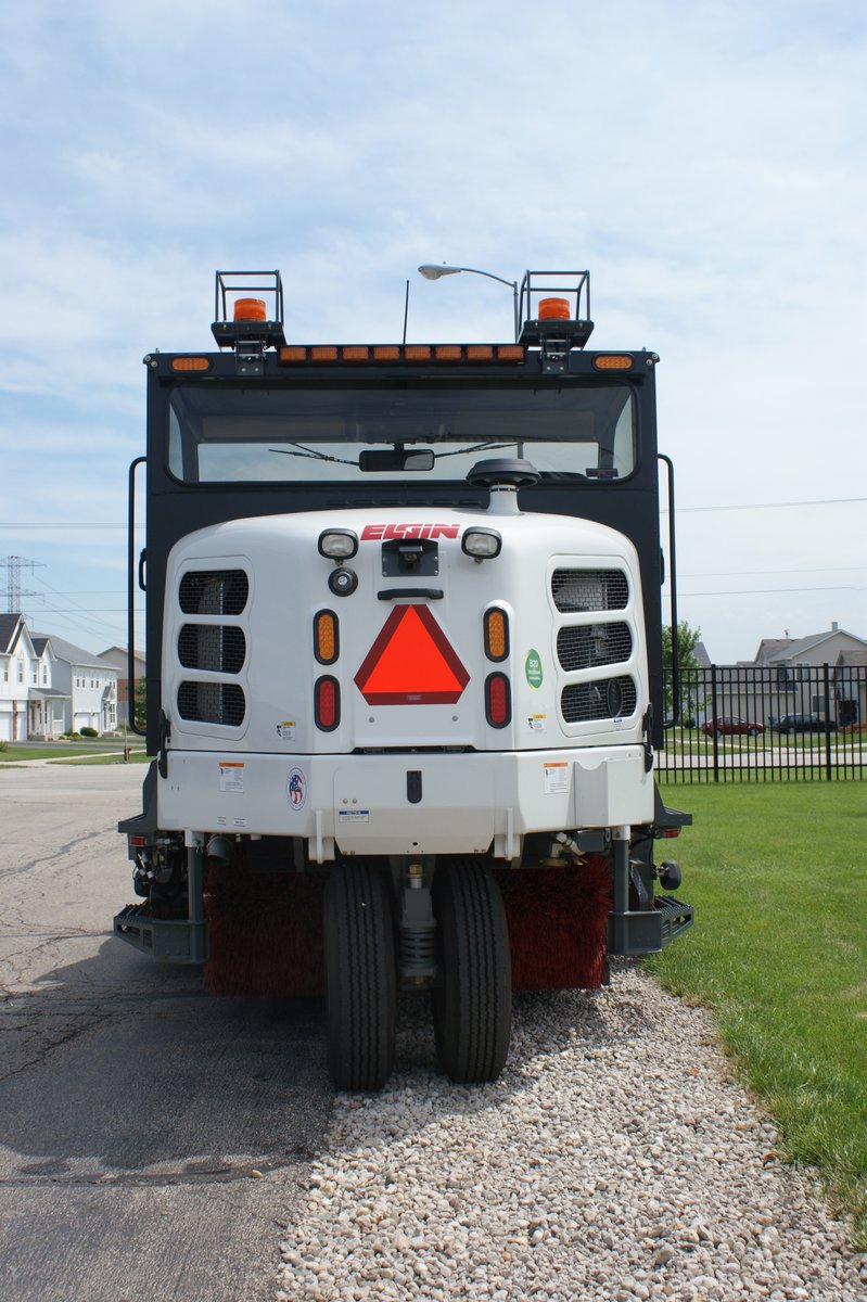 elginsweeper's tweet photo. The Elgin Pelican's rear steer offers you outstanding maneuverability.
#StreetSweeping #ElginSweeper https://t.co/IRRXkY8hMI