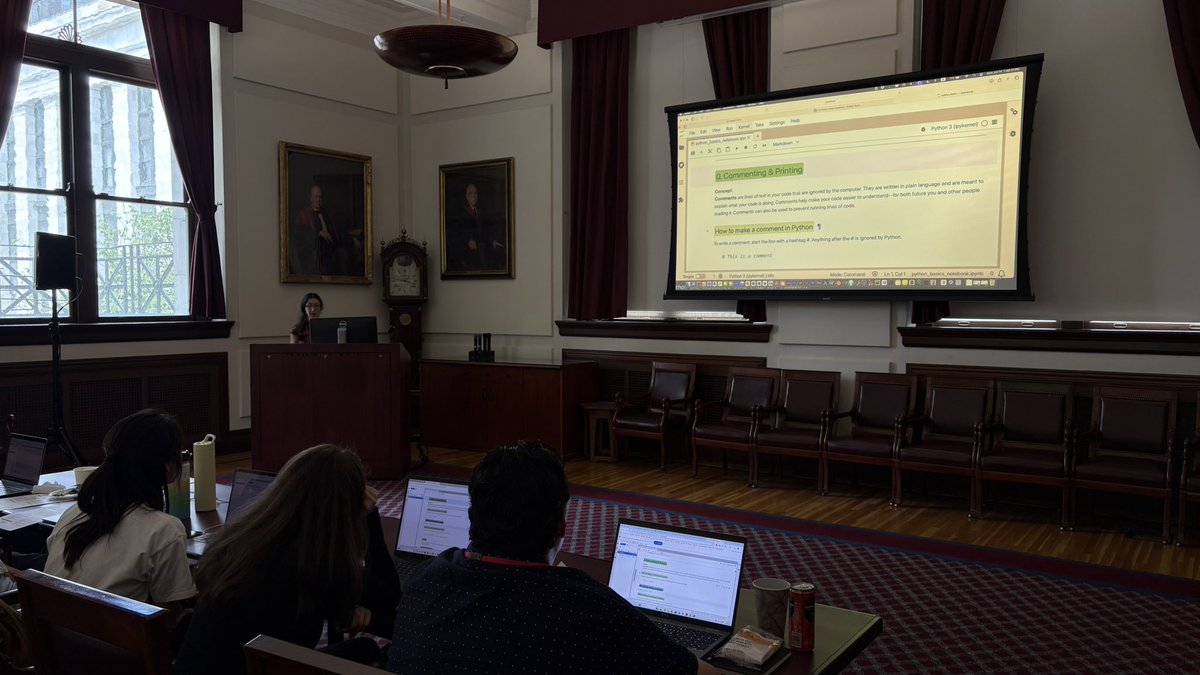 HMS_IAC's tweet image. Day 1 of #bobiac2025 🐍
The day started strong with @TalleyJLambert speaking about the Python ecosystem and uv. Students then gave short talks about their research (#coolscience). It was then time to code with @sci_doodles as we started basics of Python!
