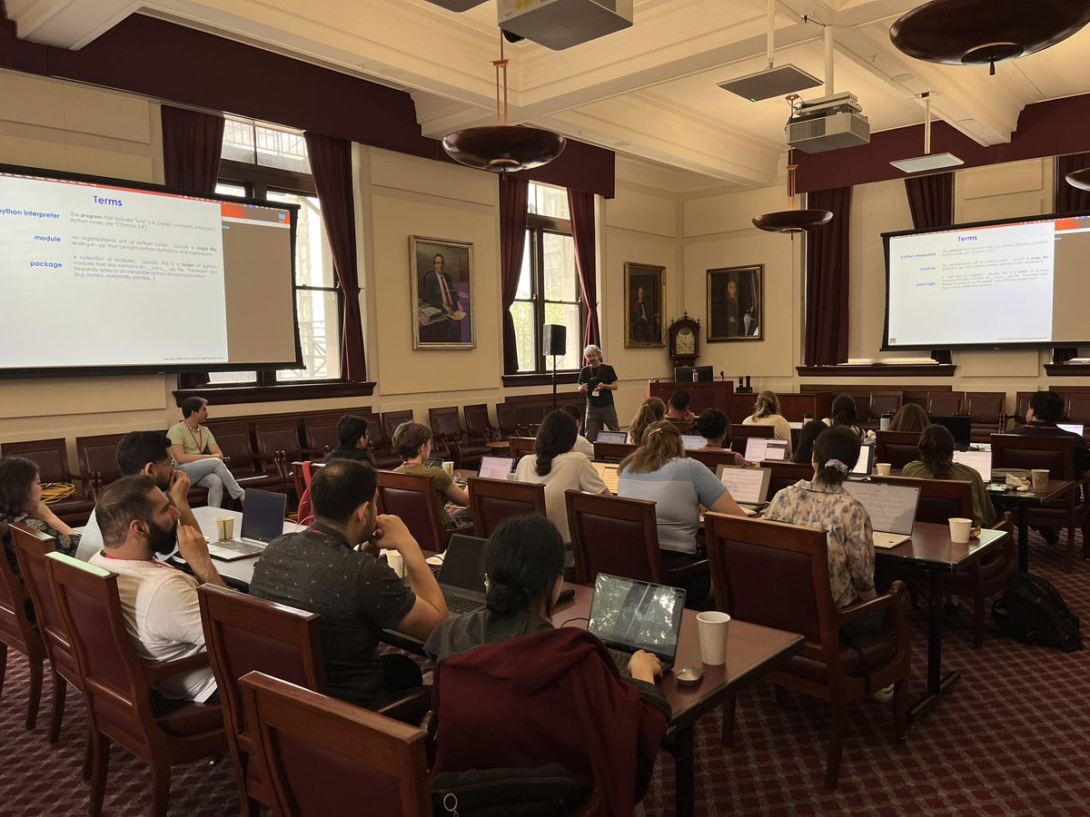 HMS_IAC's tweet image. Day 1 of #bobiac2025 🐍
The day started strong with @TalleyJLambert speaking about the Python ecosystem and uv. Students then gave short talks about their research (#coolscience). It was then time to code with @sci_doodles as we started basics of Python!