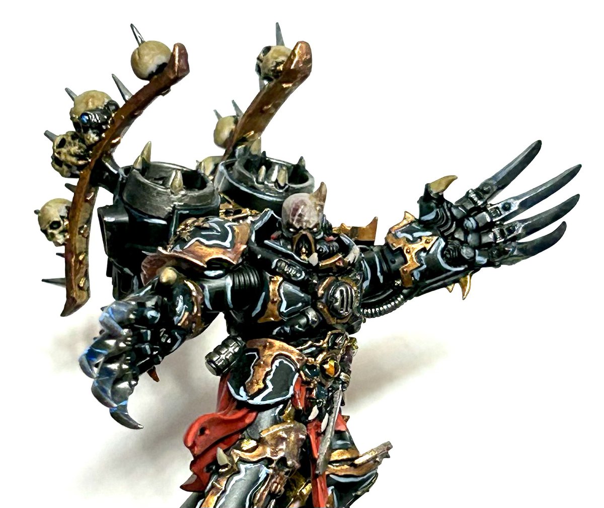 averagepaints's tweet image. Continue to paint at a snail’s pace but I managed to finish my Chaos Jump Pack Lord! Ready to fly along some Warp Talons (but not join them because rules) and chop up the servants of the False Emperor! #WarhammerCommunity #PaintingWarhammer