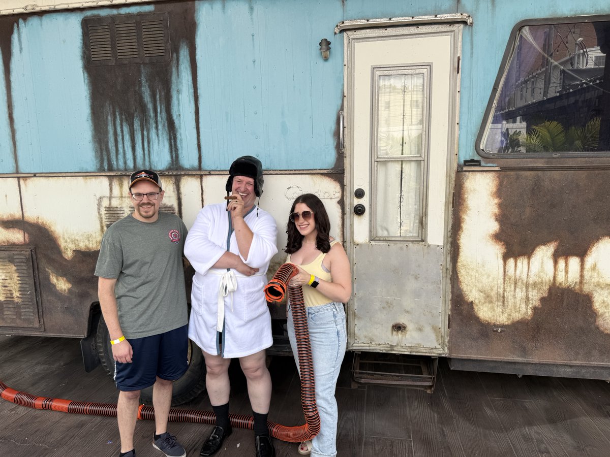 CastleNoel's tweet image. We finished carving the holiday dinner with our amazing guests and I couldn’t be more surprised if I woke up tomorrow with my head sewn to the carpet! Cousin Eddie brought the laughs on the patio—cheers to our unforgettable relatives! #HolidayFun #CousinEddiesRV #ChristmasInJuly