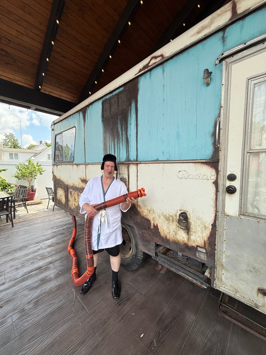 CastleNoel's tweet image. We finished carving the holiday dinner with our amazing guests and I couldn’t be more surprised if I woke up tomorrow with my head sewn to the carpet! Cousin Eddie brought the laughs on the patio—cheers to our unforgettable relatives! #HolidayFun #CousinEddiesRV #ChristmasInJuly