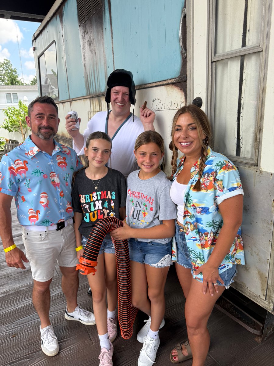 CastleNoel's tweet image. We finished carving the holiday dinner with our amazing guests and I couldn’t be more surprised if I woke up tomorrow with my head sewn to the carpet! Cousin Eddie brought the laughs on the patio—cheers to our unforgettable relatives! #HolidayFun #CousinEddiesRV #ChristmasInJuly