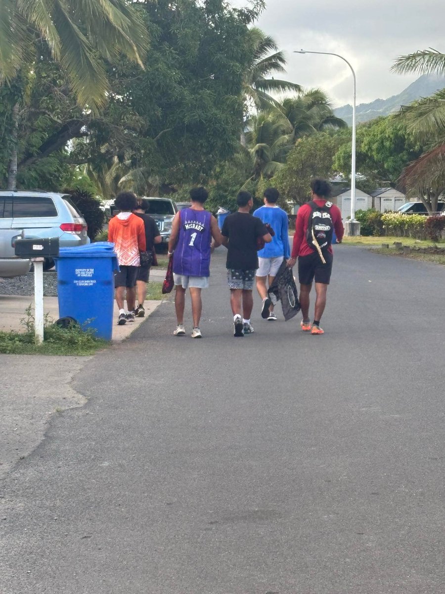 Glen Ili (@glenili_) on Twitter photo Walking past their aunts house ๐ she snapped some pics of ๐ธ <a href="/talanoaili/">Talanoa Ili</a> and his cousins walking home from 6am speed training. ๐ Walking past their aunts house ๐ she snapped some pics of ๐ธ <a href="/talanoaili/">Talanoa Ili</a> and his cousins walking home from 6am speed training. ๐