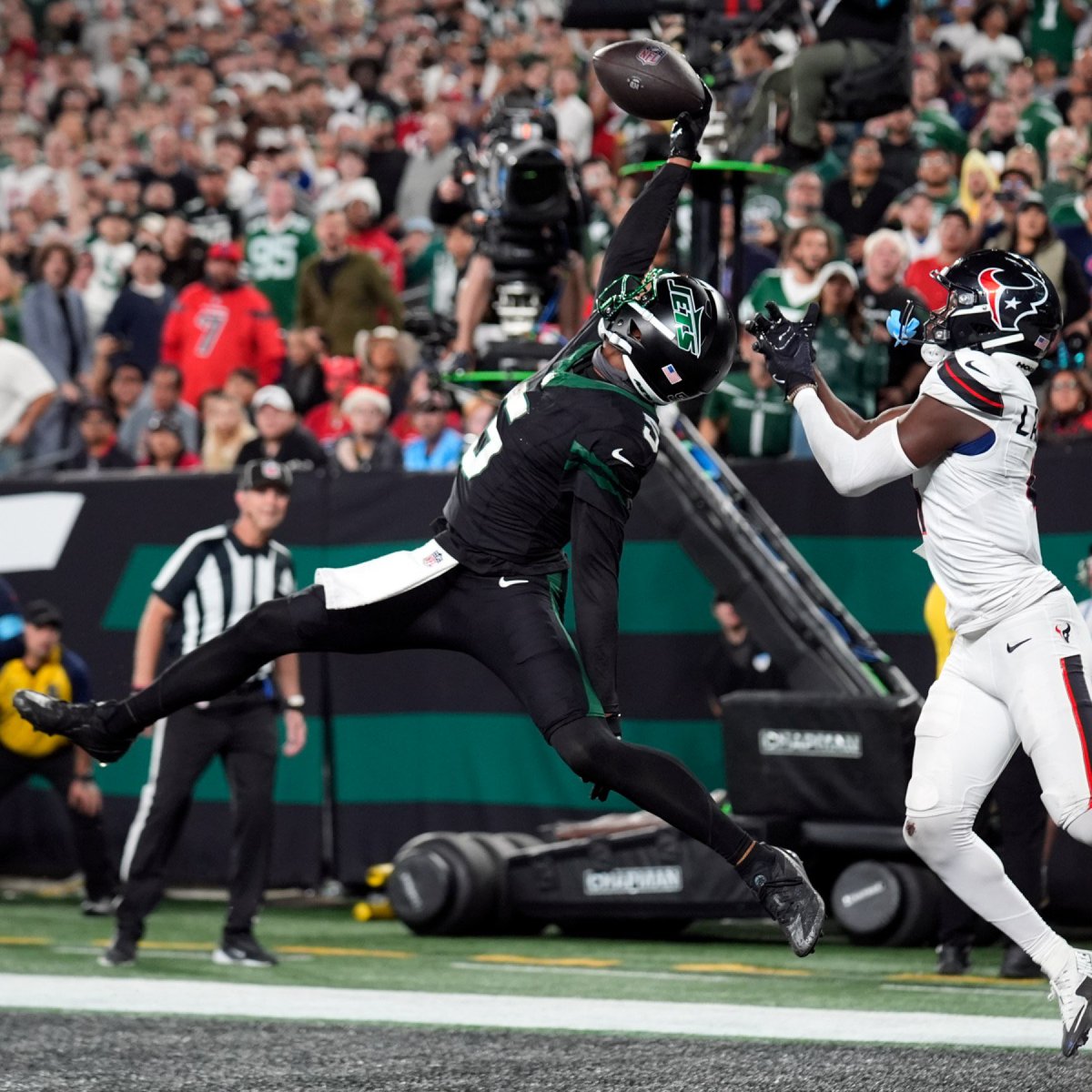 Title_Talk_'s tweet photo. BREAKING🚨🚨🚨: 
Jets and wide receiver Garrett Wilson reached agreement on a four-year, $130 million contract extension that includes $90 million guaranteed. https://t.co/FOGd2N6S9a