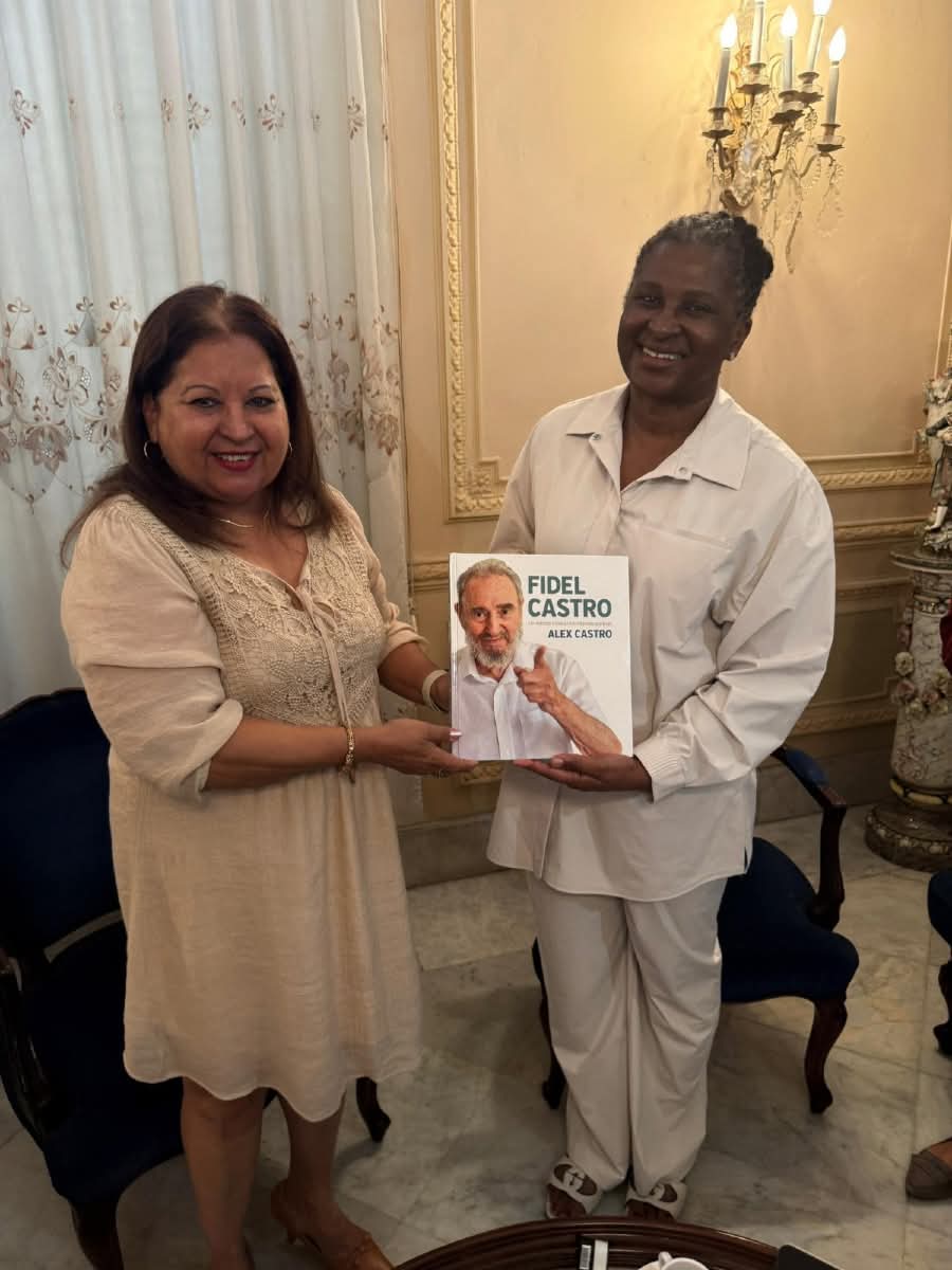 🇨🇺Mónica Geingos, abogada cualificada con amplia experiencia en el sector empresarial. Fue directora general fundadora del mayor fondo de capital privado de #Namibia durante más de una década.
#CubaNoEstáSola
#MujeresEnRevolución