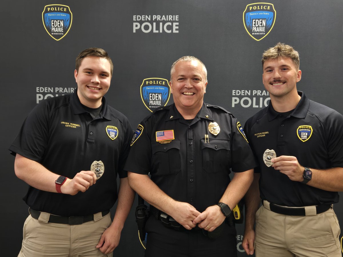EdenPrairiePD's tweet image. Today Chief Matt Sackett administered the oath of office to the department’s two newest officers, Paxton Pagel and Jacek Hummel.
edenprairie.org/Home/Component…