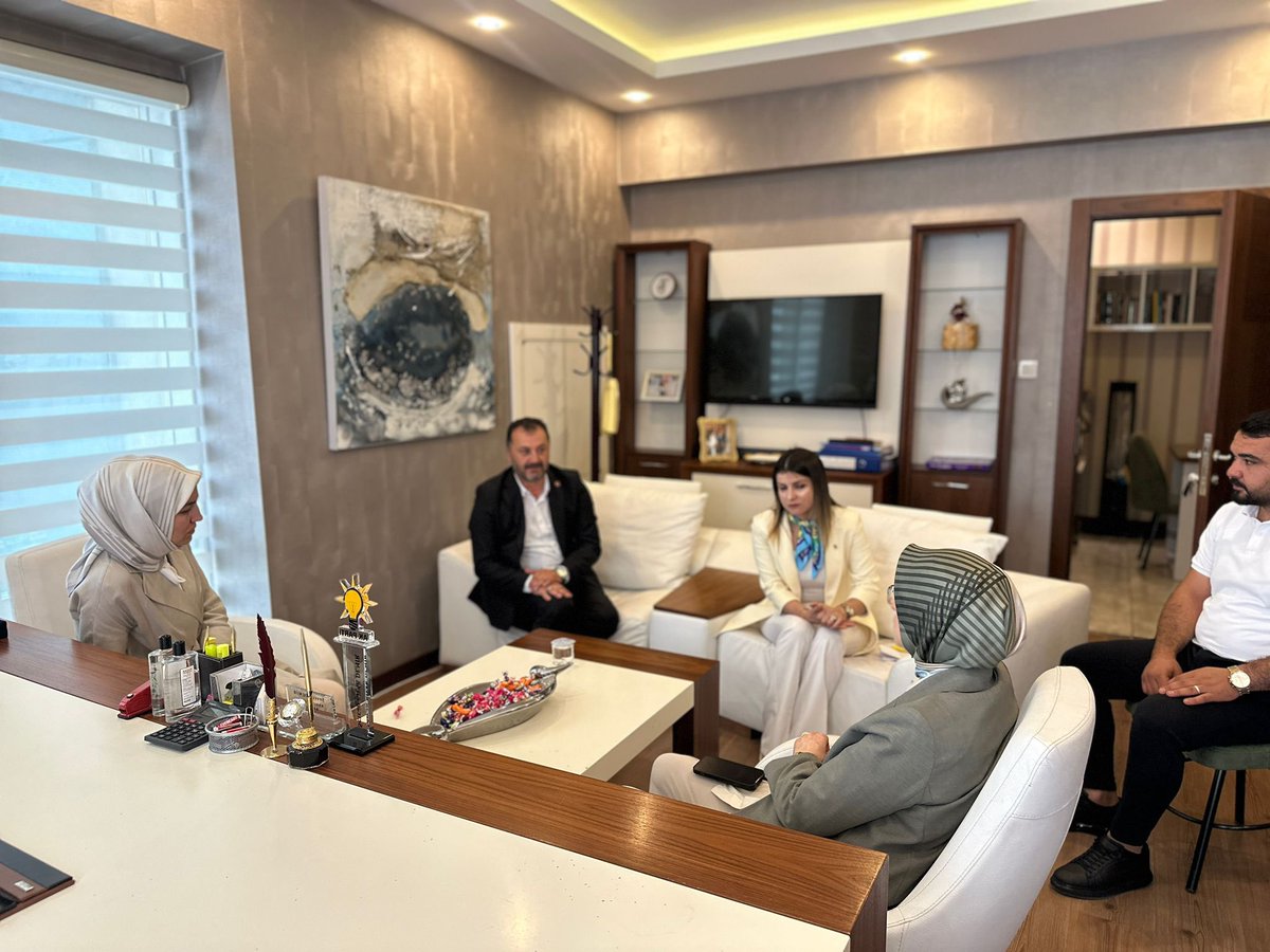 📍AK Parti Kahramankazan İlçe Başkanlığı'ndaydık

Ankara Milletvekilimiz <a href="/selvacam/">Lütfiye Selva Çam 🇹🇷</a> ile birlikte İlçe Başkanlığımızı ziyaret ederek ilçemizde yapılan çalışmaları istişare ettik.

Nazik misafirperverlikleri dolayısıyla <a href="/AKPARTIKAZAN/">AKPARTİKAHRAMANKAZAN</a> İlçe Başkanımız <a href="/HasanCidem1/">Hasan Cidem</a>'e teşekkür ederim.