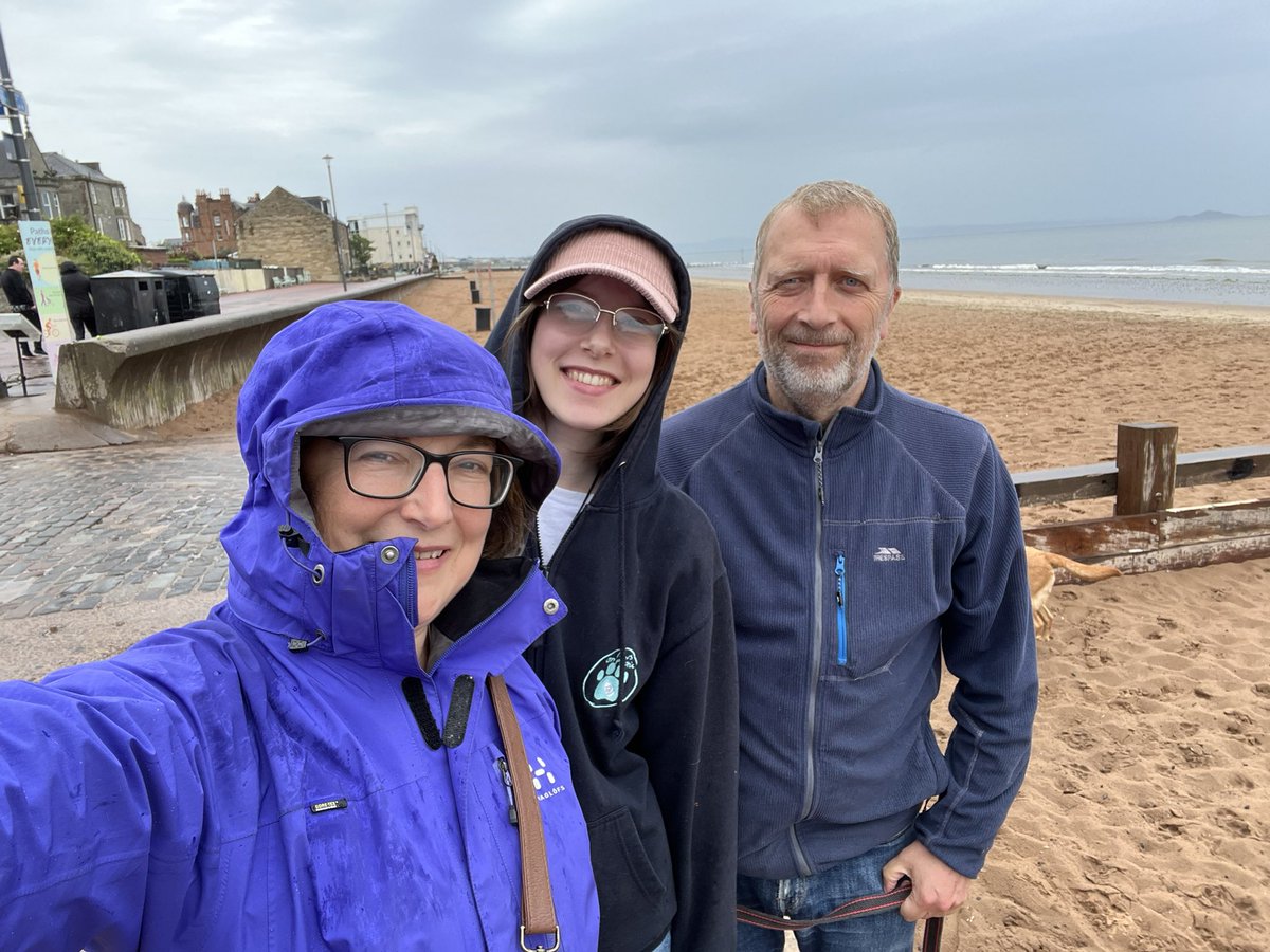 pawsonplastic's tweet image. Leave everywhere cleaner. It couldn’t be simpler. Together we’re a powerful force for good, one that’s out walking every day of the year, rain or shine.

28,000 dogs owners removing 40 million pieces of #litter every year

Litter picked up on #Portobello Beach #edinburgh #dogsofx