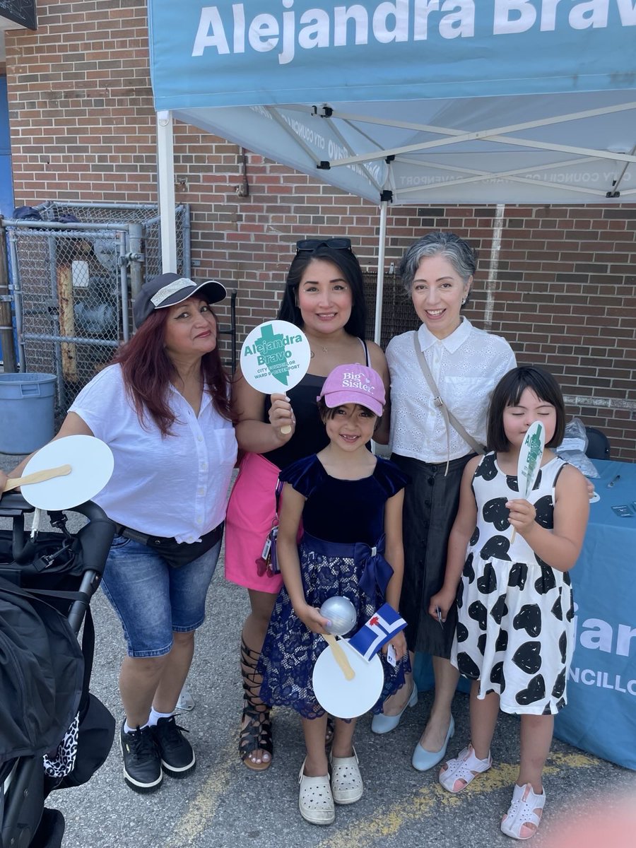 BravoDavenport's tweet image. Great to see so many neighbours on Saturday afternoon to welcome @CovenantHouseTO as the operator of the new youth shelter at 1615 Dufferin St!
Thanks to everyone who joined us for games, music, face painting, food, and conversation about welcoming our new neighbours.