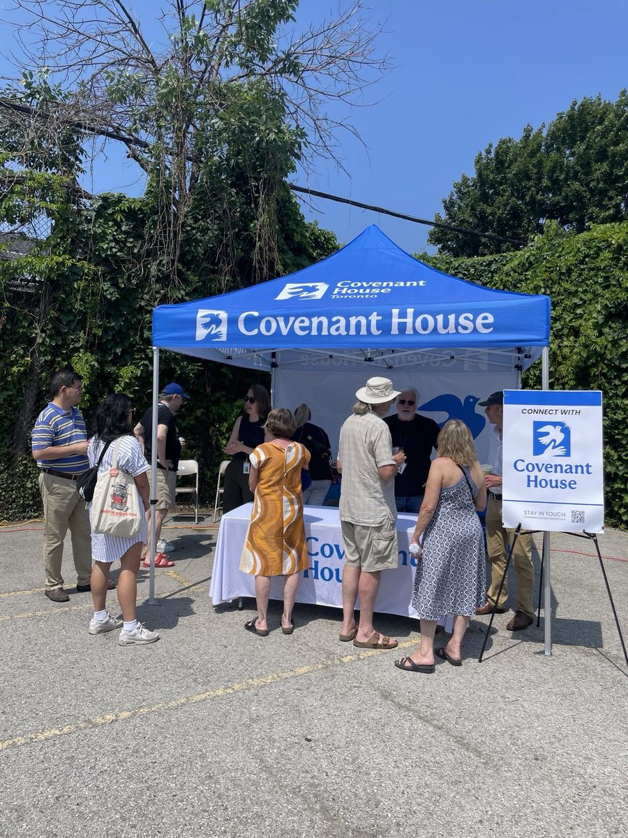 BravoDavenport's tweet image. Great to see so many neighbours on Saturday afternoon to welcome @CovenantHouseTO as the operator of the new youth shelter at 1615 Dufferin St!
Thanks to everyone who joined us for games, music, face painting, food, and conversation about welcoming our new neighbours.