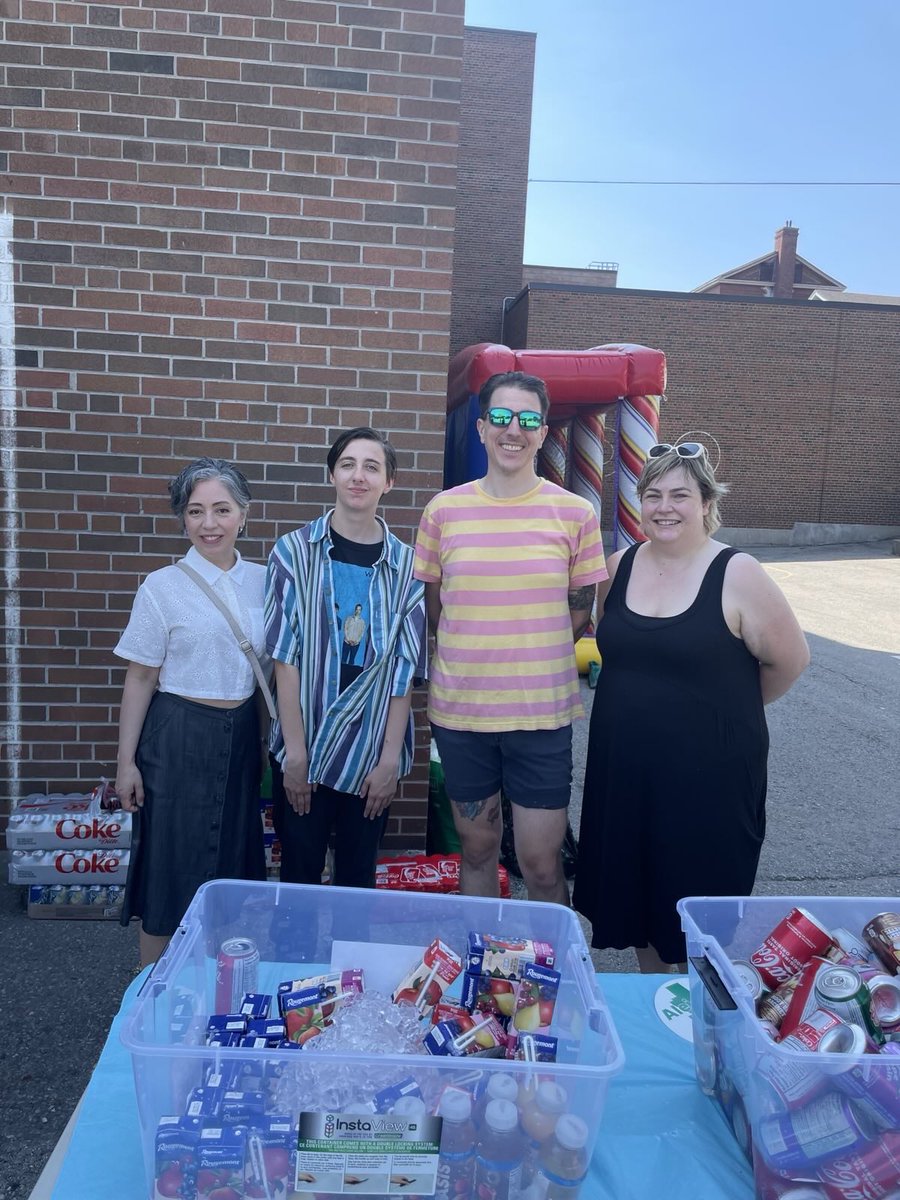 BravoDavenport's tweet image. Great to see so many neighbours on Saturday afternoon to welcome @CovenantHouseTO as the operator of the new youth shelter at 1615 Dufferin St!
Thanks to everyone who joined us for games, music, face painting, food, and conversation about welcoming our new neighbours.