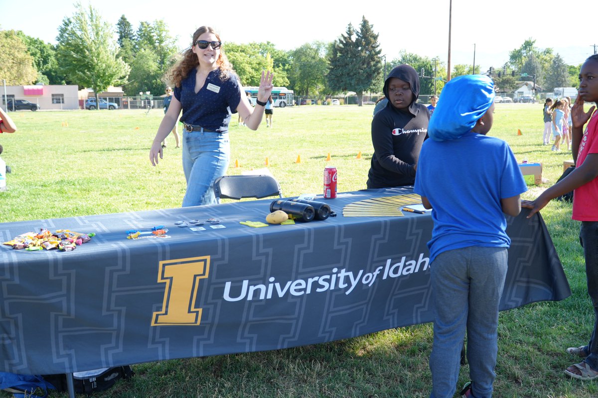 BSDEducation's tweet image. Whitney Elementary ended summer school with a bang at the TRIO Carnival! 🎉 Students explored college &amp;amp; career paths through games, mentorship &amp;amp; fun. Big thanks to TRIO for inspiring bright futures right here in Boise! 💼📚💙 #BSDpride #TRIOworks #CollegeAndCareerReady