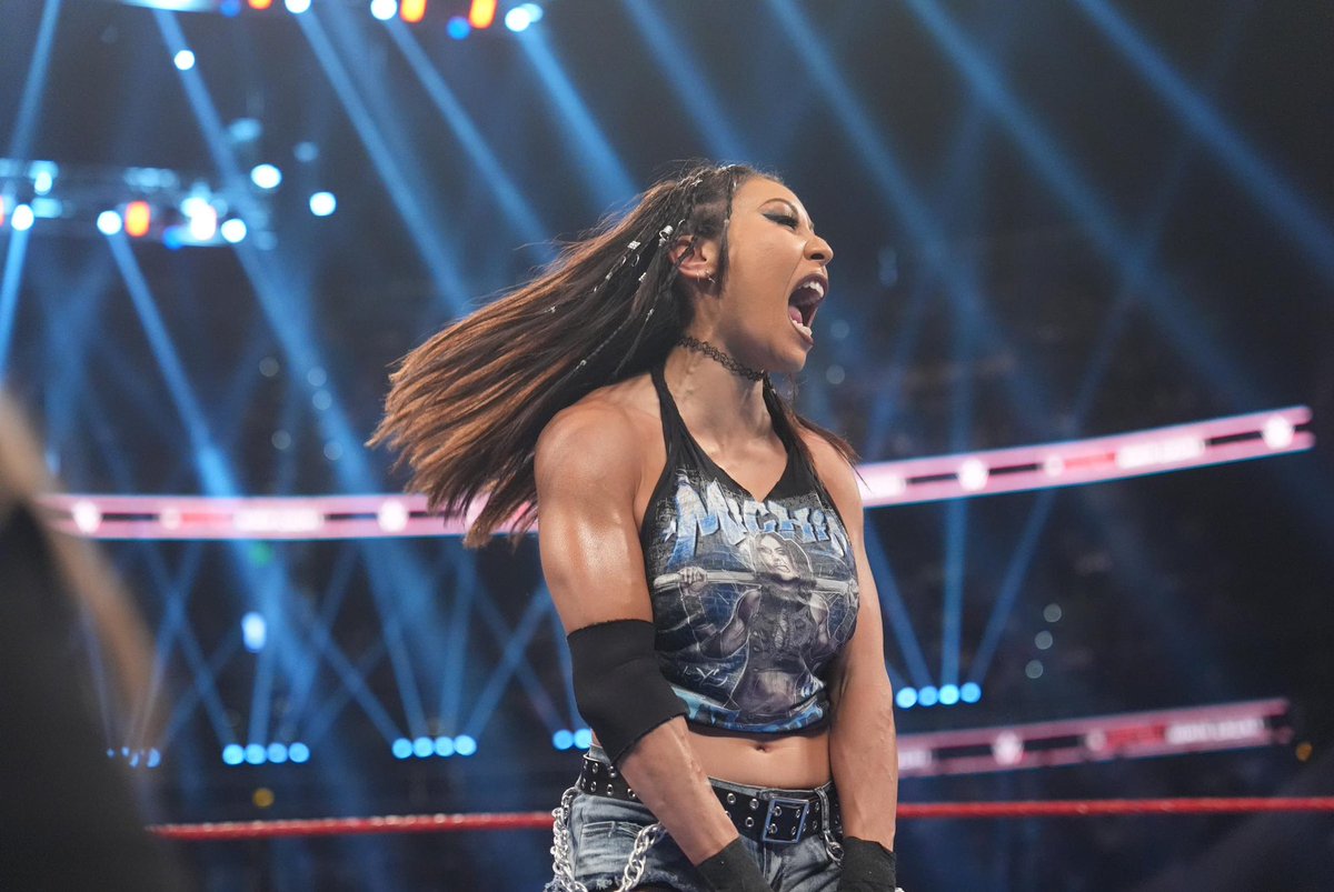 MiaYim's tweet image. What a BChin weekend! 

📸 @kimberlasskick 

#wwe #smackdown #snme #WWEEvolution #fabuloushardcore