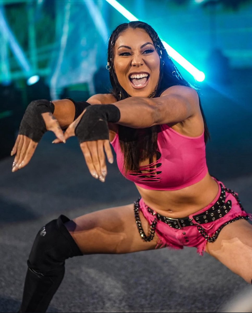 MiaYim's tweet image. What a BChin weekend! 

📸 @kimberlasskick 

#wwe #smackdown #snme #WWEEvolution #fabuloushardcore