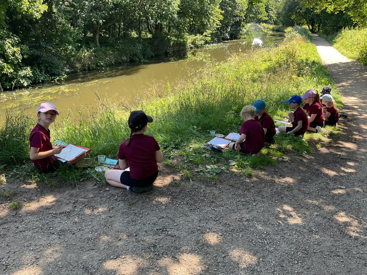 PDA_Y2's tweet image. What a special JOY moment, developing our first-hand observation sketching and painting in our local community along the Leeds to Liverpool canal. ☀️🎨🧑‍🎨#pdaart #pdajoy #pdacommunity