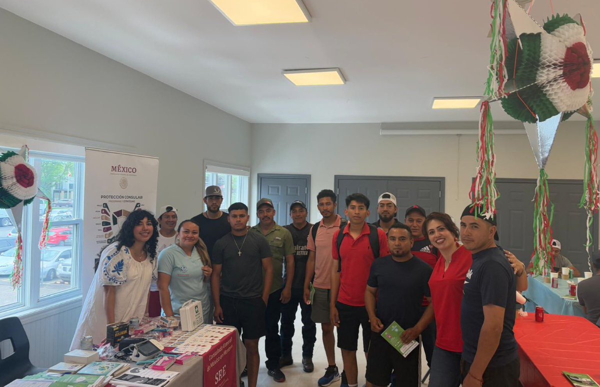 Ayer domingo efectuamos jornada de salud y protección en Saint-Paul d’Abbotsford 🇲🇽 y 🇬🇹 +70 personas atendidas (PTAT y PTET) 
Info consular, derechos laborales, IMSS, INFONAVIT
Con ONGs aliadas como <a href="/ImmigrantQuebec/">Immigrant Québec</a>