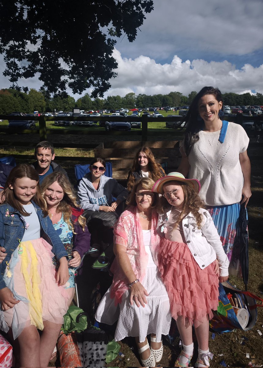 little_pengelly's tweet image. What a fantastic Scarva Parade 2025! The place was absolutely packed with an estimated 100,000 in attendance with a huge parade. A great family day out, so lovely to meet with and speak to so many folks from across Northern Ireland! ♥️🖤♥️🖤