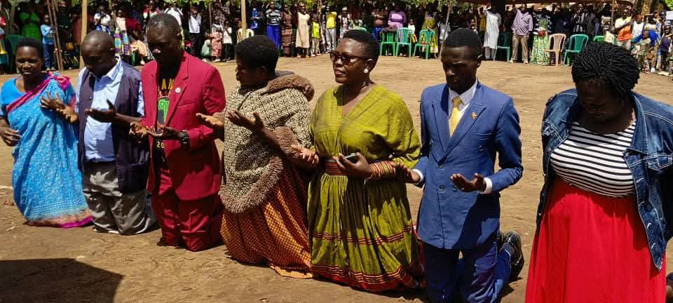 kumakech_sam's tweet image. Paidha Town council showers of blessings from papa 🙏 Rt Archbishop Church Of Uganda Dr Henry Luke Orombi
Leadership comes from Almighty God 🙏
Peace,Unity and Development.
Agenda making Okoro constituency great again.
Kumakech sam candidate for Member of Parliament Okoro