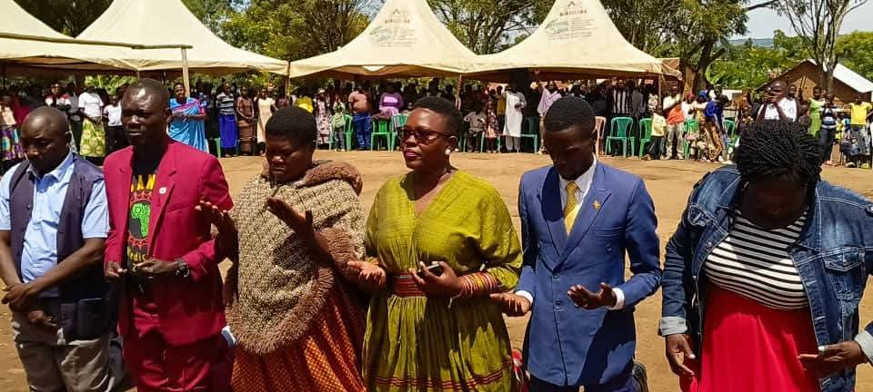 kumakech_sam's tweet image. Paidha Town council showers of blessings from papa 🙏 Rt Archbishop Church Of Uganda Dr Henry Luke Orombi
Leadership comes from Almighty God 🙏
Peace,Unity and Development.
Agenda making Okoro constituency great again.
Kumakech sam candidate for Member of Parliament Okoro