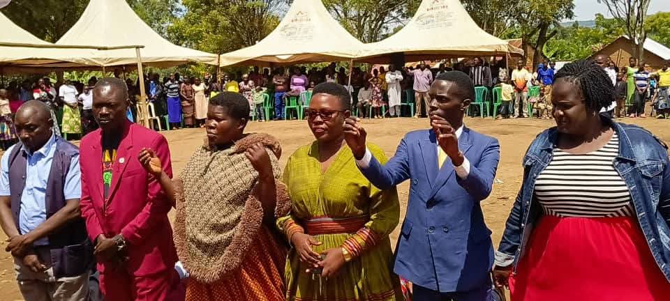 kumakech_sam's tweet image. Paidha Town council showers of blessings from papa 🙏 Rt Archbishop Church Of Uganda Dr Henry Luke Orombi
Leadership comes from Almighty God 🙏
Peace,Unity and Development.
Agenda making Okoro constituency great again.
Kumakech sam candidate for Member of Parliament Okoro