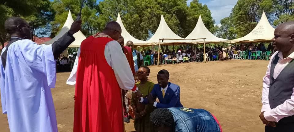 kumakech_sam's tweet image. Paidha Town council showers of blessings from papa 🙏 Rt Archbishop Church Of Uganda Dr Henry Luke Orombi
Leadership comes from Almighty God 🙏
Peace,Unity and Development.
Agenda making Okoro constituency great again.
Kumakech sam candidate for Member of Parliament Okoro