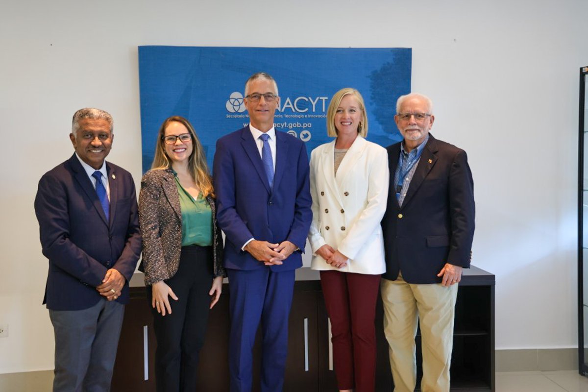 DrakeUniversity's tweet image. We are excited to announce a landmark cooperation agreement between Drake University and Panama's National Secretariat of Science, Technology, and Innovation (Senacyt). This partnership will focus on strengthening technology education in the country, particularly in the areas of…