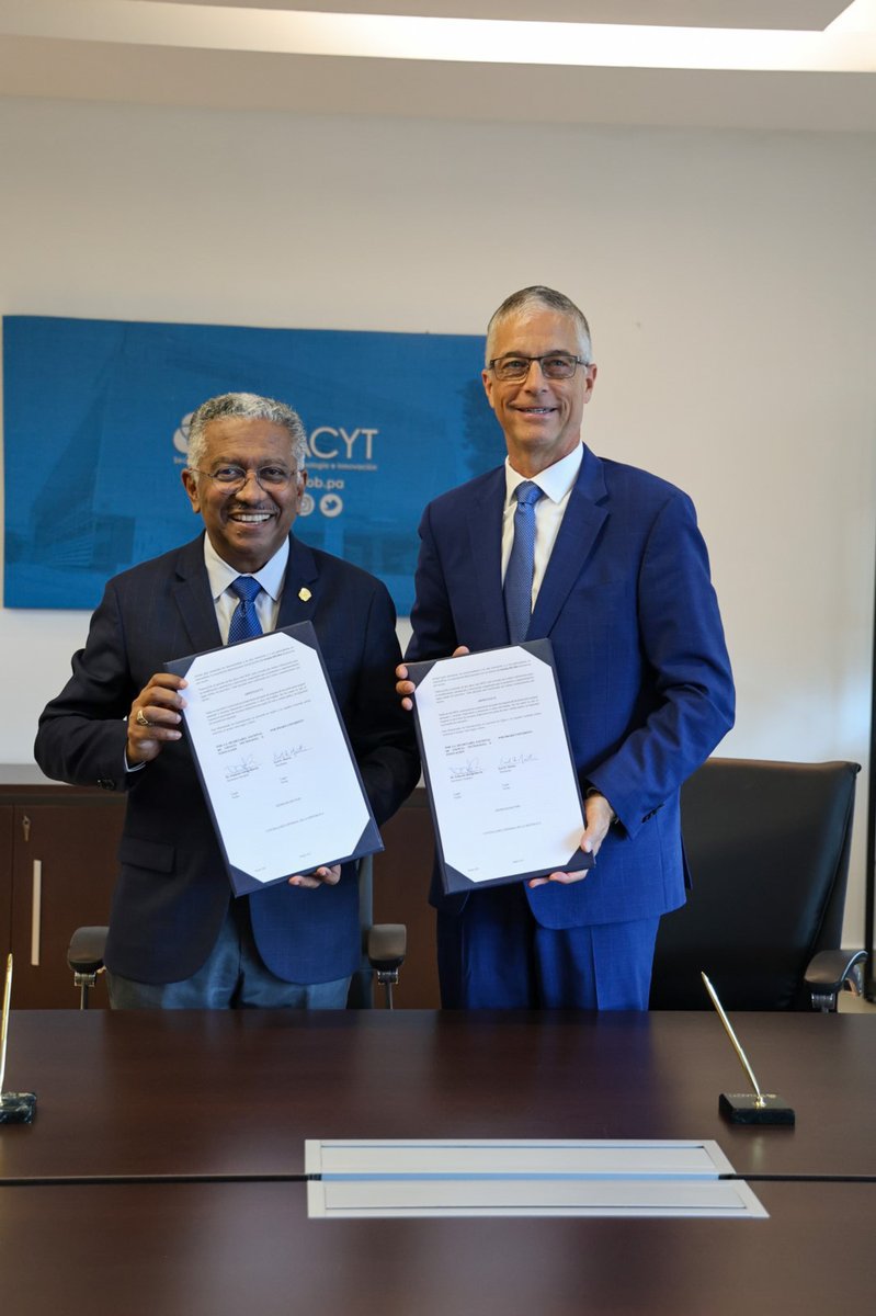 DrakeUniversity's tweet image. We are excited to announce a landmark cooperation agreement between Drake University and Panama's National Secretariat of Science, Technology, and Innovation (Senacyt). This partnership will focus on strengthening technology education in the country, particularly in the areas of…