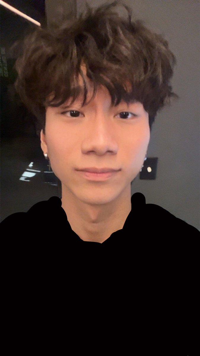 GryffinnLoL's tweet image. should i leak the new jersey?? 🤫