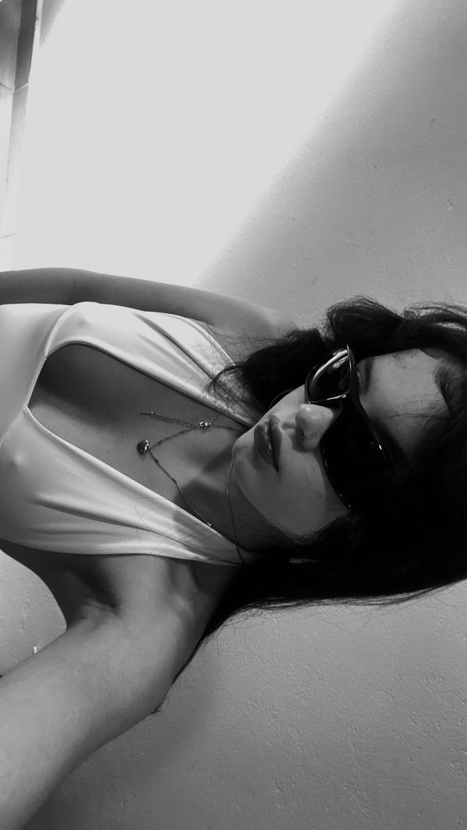 tina_triste's tweet image. Lacre meu aqui