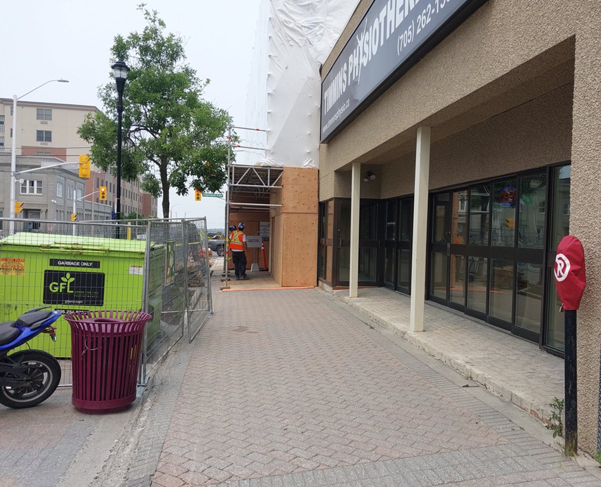 The east sidewalk on Pine St. S. between Third Ave. and Algonquin Blvd. is open for local pedestrian traffic up to the TD Bank. After that, it’s off limits.
Please don’t try to squeeze between construction materials and fencing. Cross Algonquin using the lights on the west side.