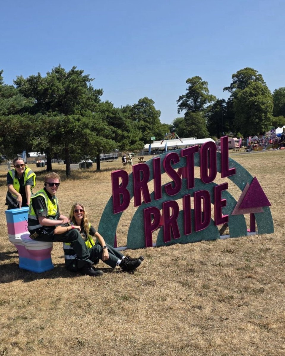 BRISTOL AMBULANCE tweet media