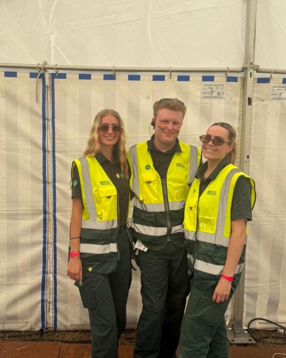 BRISTOL AMBULANCE tweet media