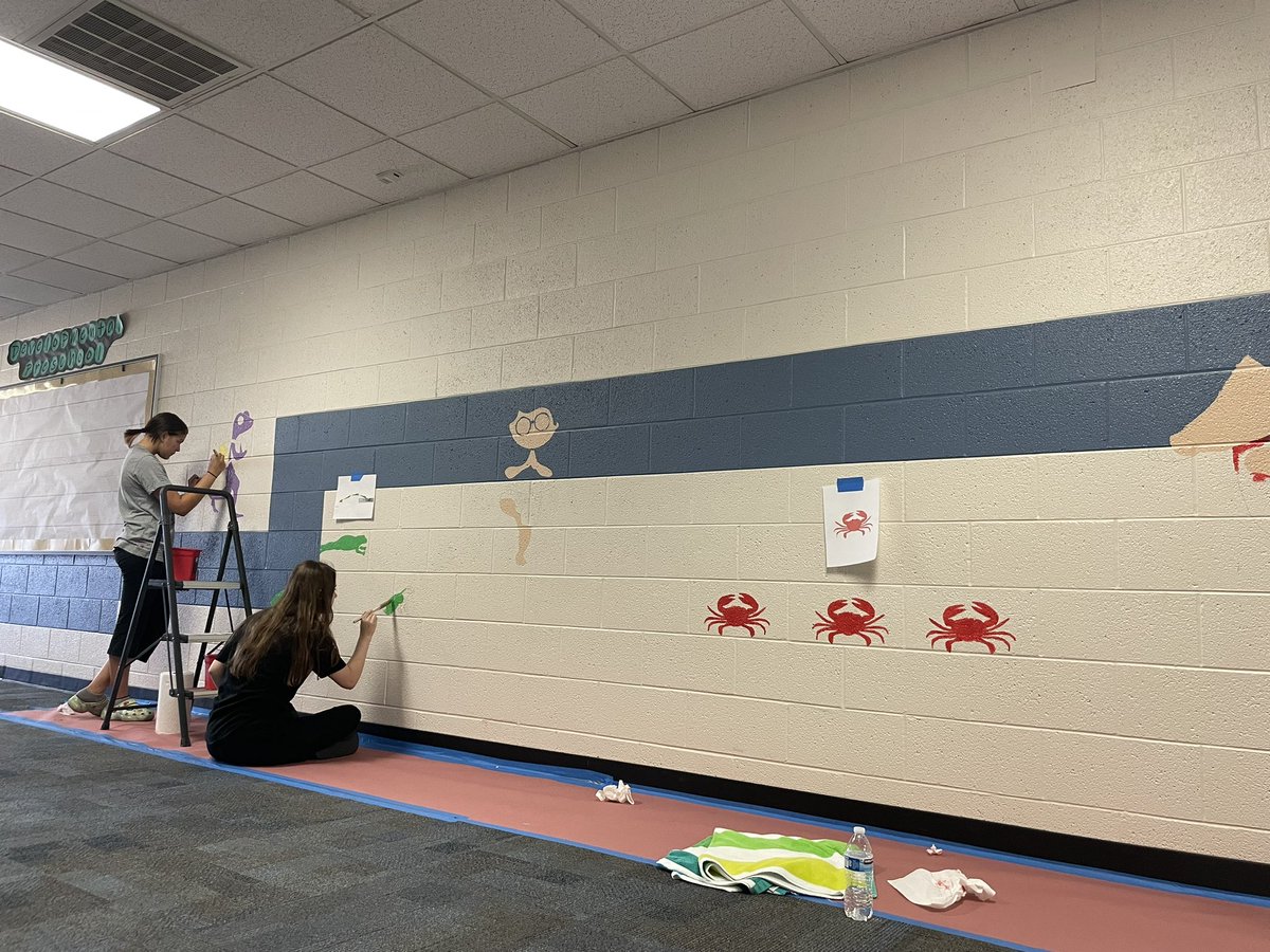 Mrs_Race's tweet photo. Echo’s Trail is coming along 🎨 We cannot thank our volunteers Angie, Karlee, John and Hailey enough Our volunteers are Girls Scouts and from Calvary PHX. @DVUSD @DesertSageElem https://t.co/OBTIn50O6N