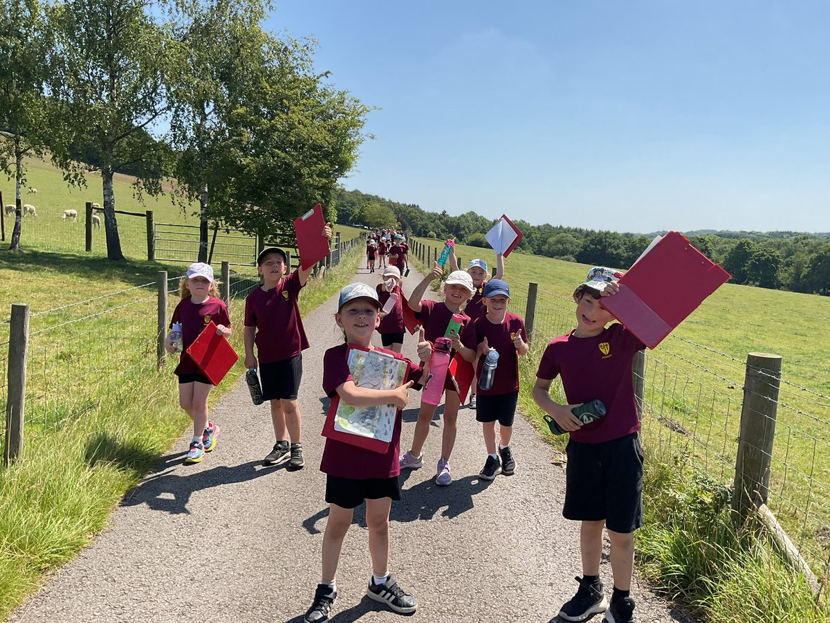 PDA_Y2's tweet image. Having so much fun in our local community together as our Year 2 class family! Not only did we sketch and paint, we also discussed the climate, animals and plants as we retrieved our science from this year! #pdascience