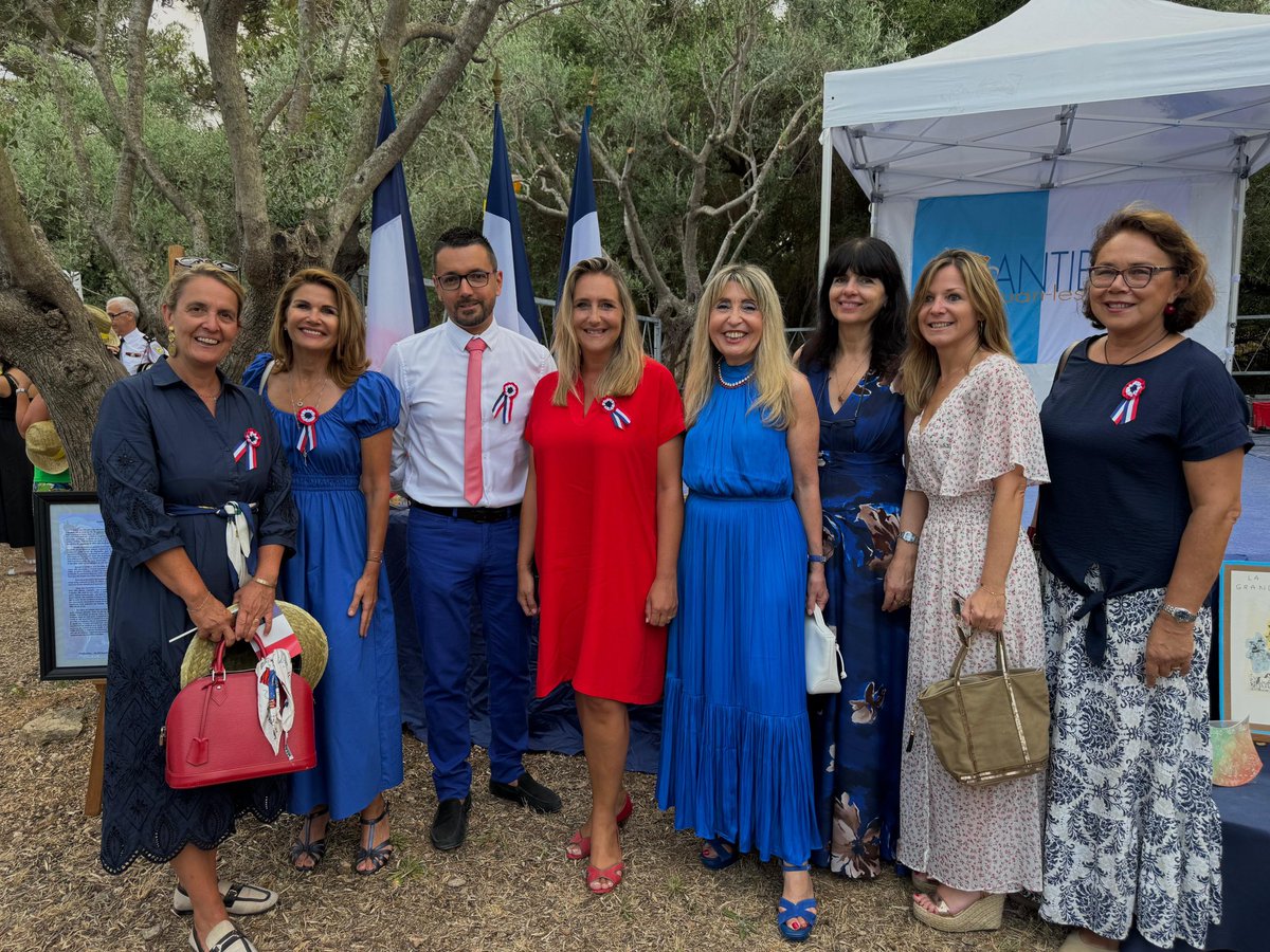 Auprès des Antibois et des Juanais ce soir pour célébrer notre fête nationale 🎉 et rappeler nos valeurs de Liberté, d’Égalité et de Fraternité ! 

Le 14 juillet nous rassemble, dans toutes les communes de France !

Vive la République, vive la France ! 🇫🇷