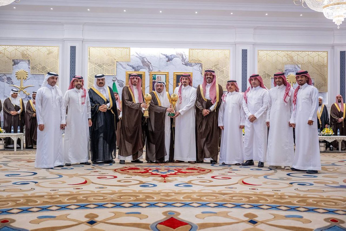 EmarahAlQassim's tweet photo. أكد سموه أن النجاحات الرياضية تمثل مصدر فخر للمنطقة وتعكس تطور الرياضة السعودية بوجه عام، مشيدًا بما قدمه أبناء وبنات المنطقة من مستويات مميزة ونتائج مشرفة ..

سمو #أمير_منطقة_القصيم: وجود البنية الأساسية المتكاملة في المنطقة من منشآت وتجهيزات رياضية وطاقات شابة ساهم في تحقيق الإنجازات الرياضية ، بفضل من الله ثم بدعم واهتمام القيادة الرشيدة – أيدها الله – التي أولت قطاع الشباب والرياضة عناية كبيرة.
