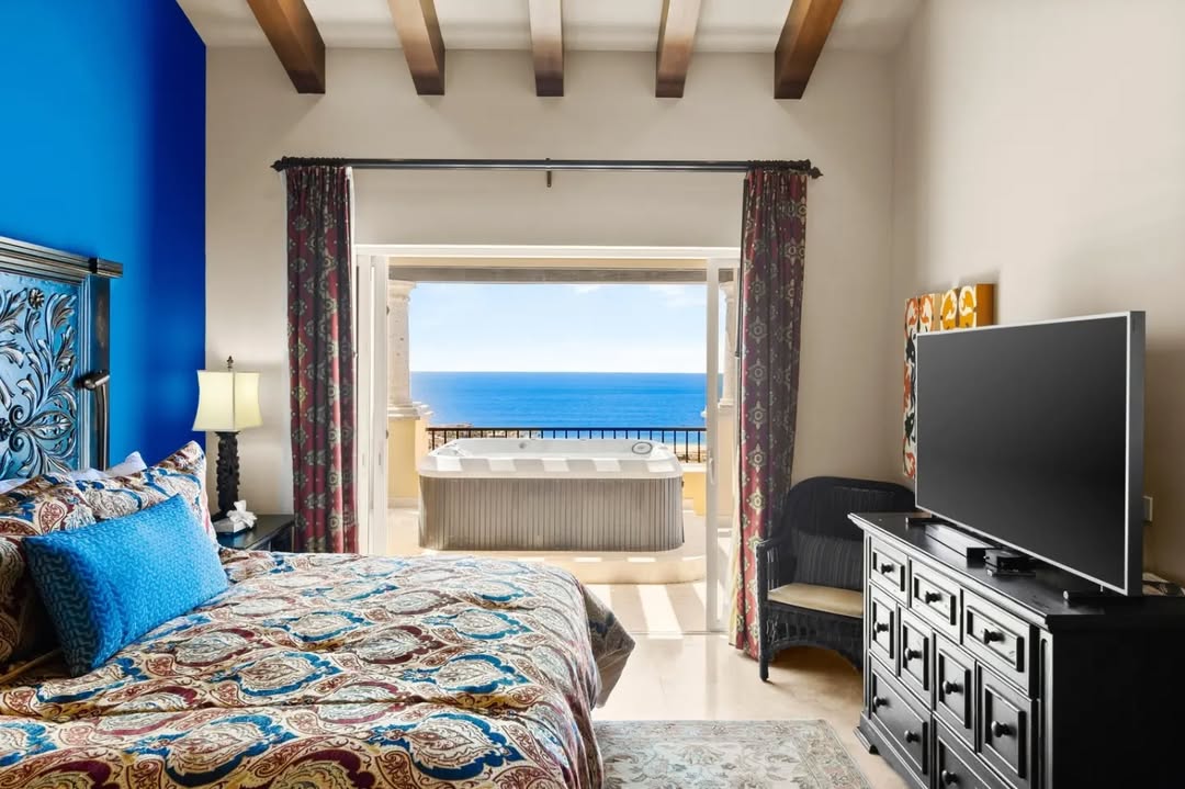 PuebloBonito's tweet photo. 🏡 Private villa. 🌊 Pacific views. 💦 Your own pool.

Montecristo Estates in Cabo San Lucas is the ultimate escape — perfect for family or friends.
Luxury, comfort &amp; unforgettable sunsets await. 🌅✨
📍Book your stay now!
#MontecristoEstates
https://t.co/iDBRcFVhMw #Cabo https://t.co/9gv0ViWyN9