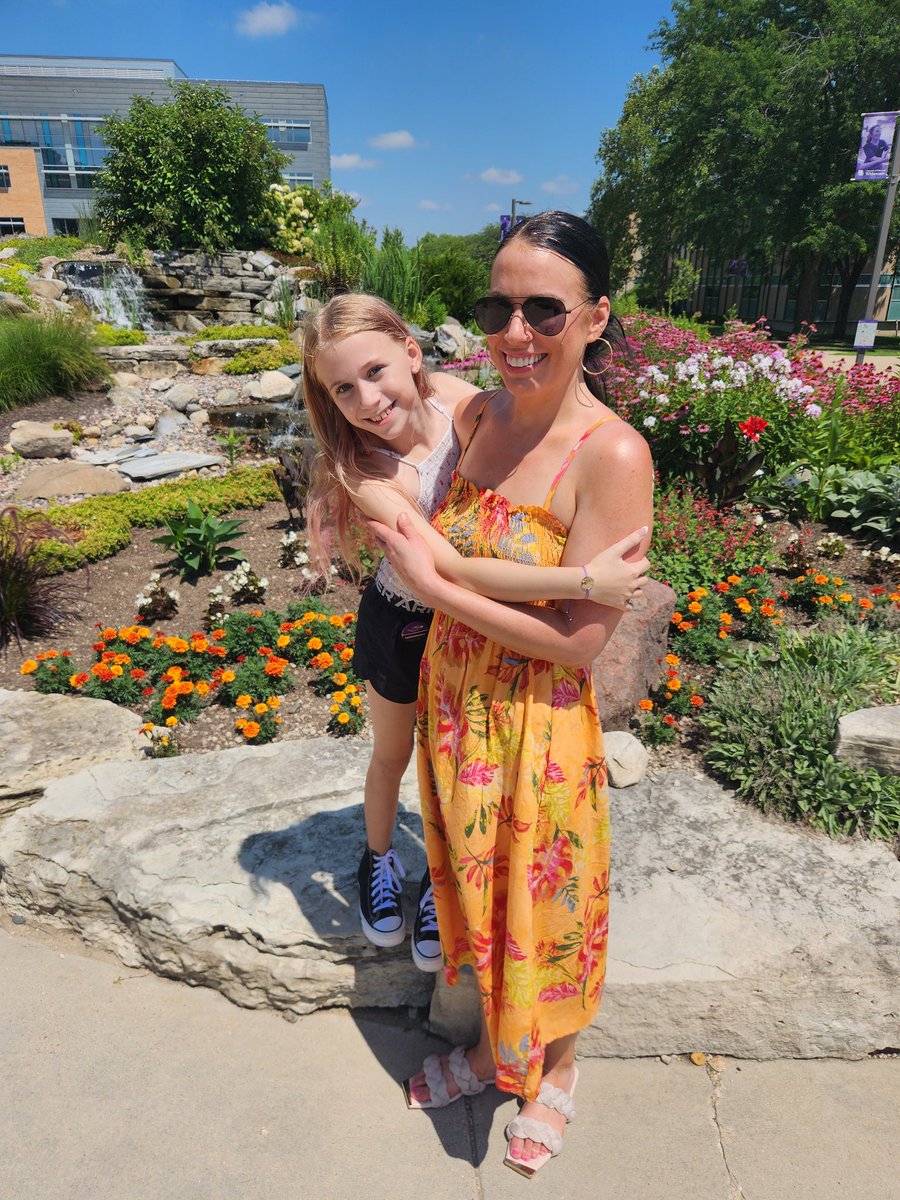 OlHossVike's tweet photo. It was a beautiful day to tour a college campus with my favorite people. #KnowledgeIsGood
@Lsnow8474Rue https://t.co/Q9EyyrLOVG