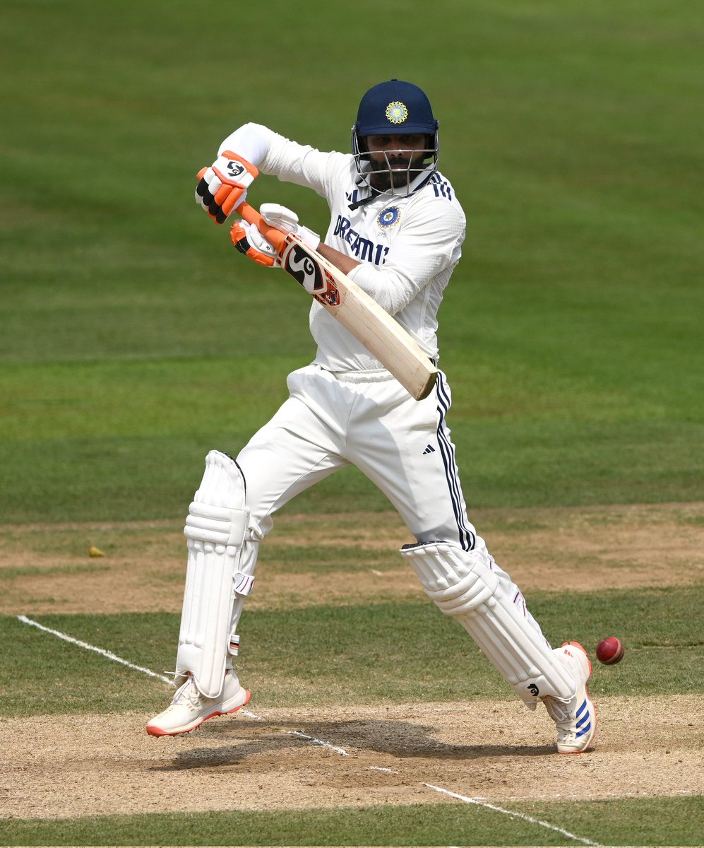 cricketcortex's tweet photo. LADIES &amp; GENTLEMAN - PLEASE STAND UP AND SALUTE JADEJA. 🇮🇳

- The man has given everything in the Lord's Test. 61* (181) while chasing 193, he was standing like a lone warrior there. History will remember your contributions, Sir Jadeja. 🇮🇳
#INDvsENG #jadeja #INDvsENGTest https://t.co/iGMzZK9HW6