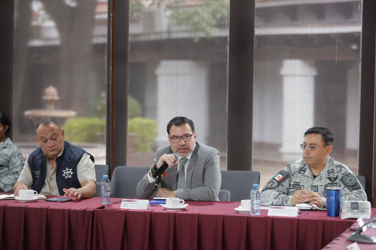 Convencidos de que la coordinación es la mejor estrategia, con el Grupo de Inteligencia Operativa damos seguimiento puntual a cada región del estado con un mismo propósito: un Michoacán en paz. ¡No bajamos la guardia!
#MichoacánEsMejor