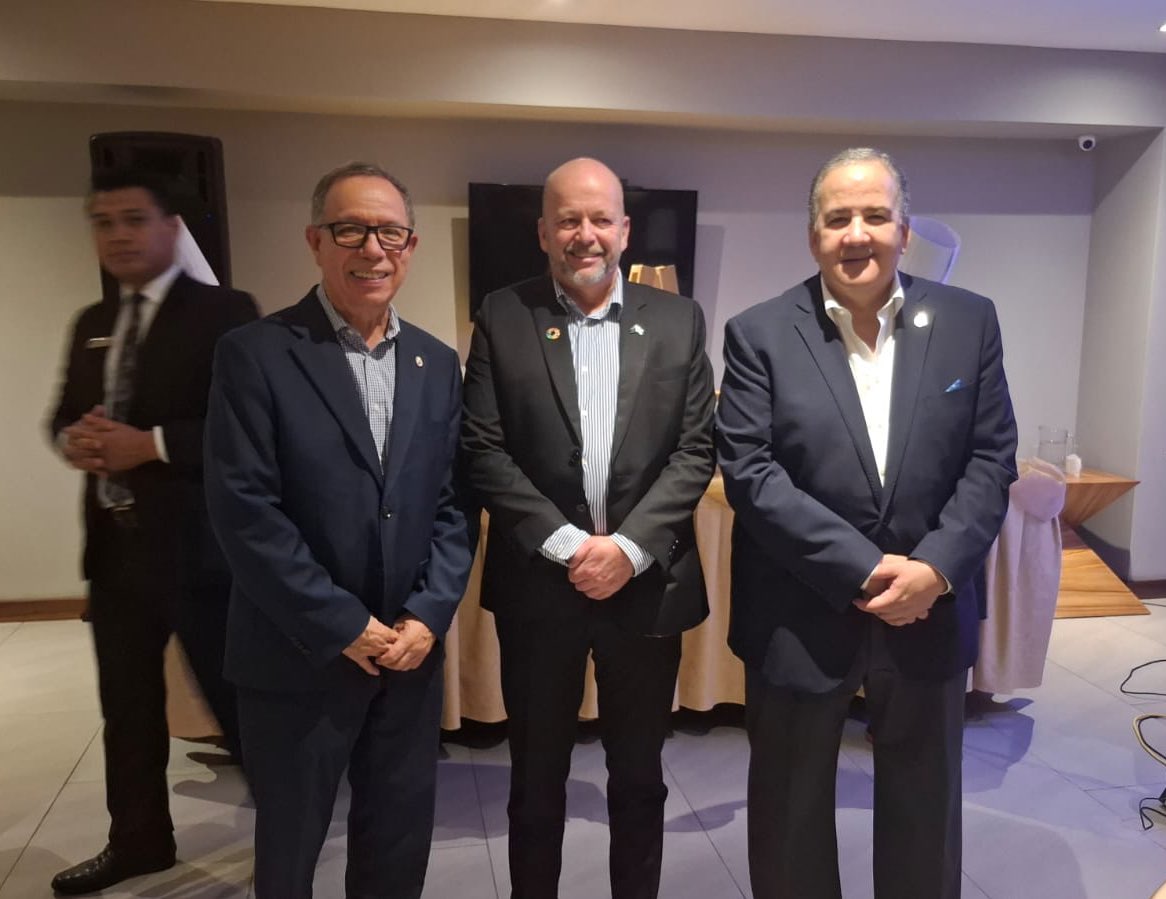 EmbPanamaGuat's tweet photo. Participamos en el coctel de despedida que se ofreció en honor al señor Thomas Peyker, embajador de la Unión Europea en Guatemala. El evento fue organizado por el Coordinador Residente de las Naciones Unidas en Guatemala, Señor José Miguel Barreto. https://t.co/FjUyUPVQ5P