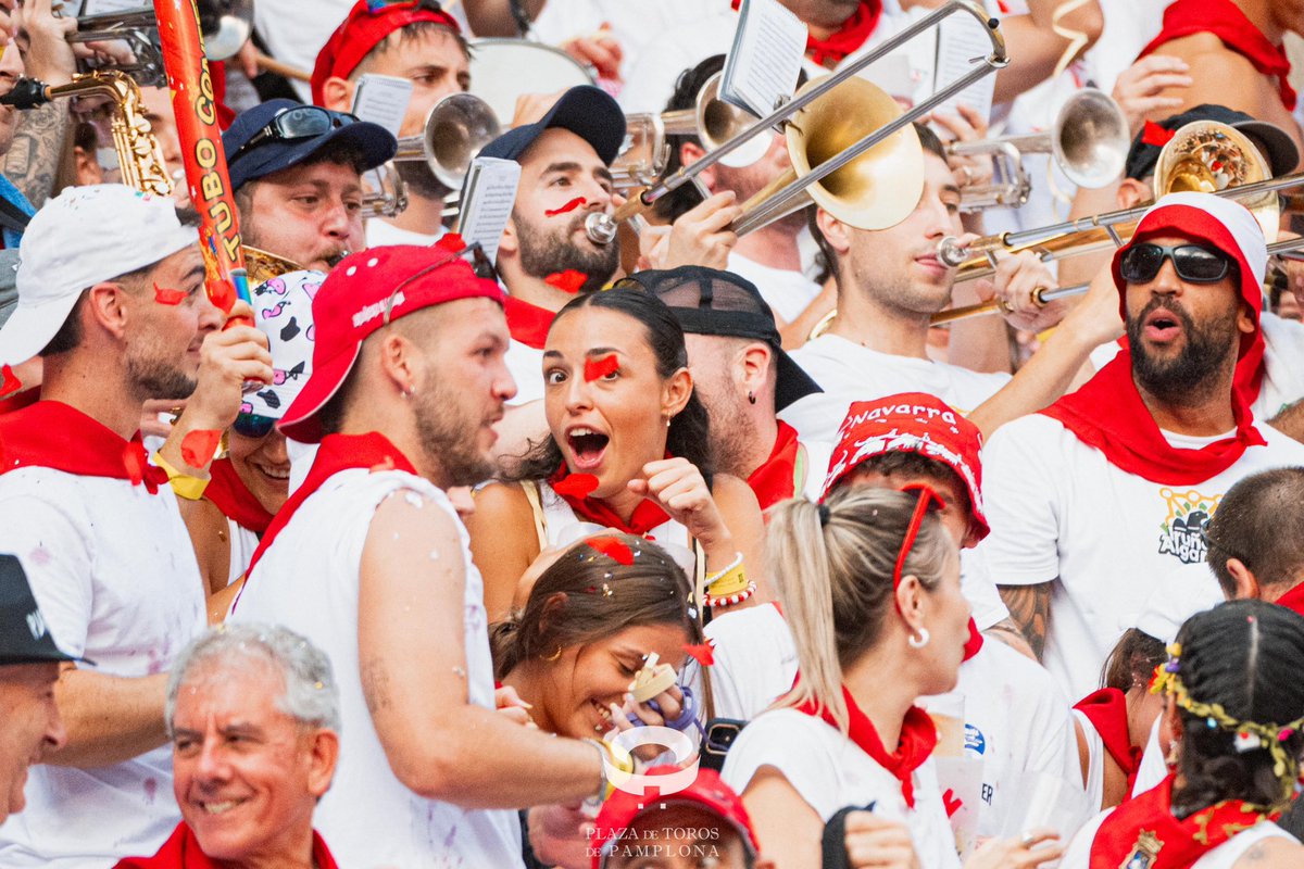 feriadeltoro's tweet image. Gracias a todos los que habéis hecho posible que ésta haya sido una grandísima 𝗙𝗲𝗿𝗶𝗮 𝗱𝗲𝗹 𝗧𝗼𝗿𝗼 🙌🏼

Alrededor de 400.000 espectadores en estos 10 dias de #SanFermin 

➕ | photos.app.goo.gl/KJZeS2k5uaQ9UX…