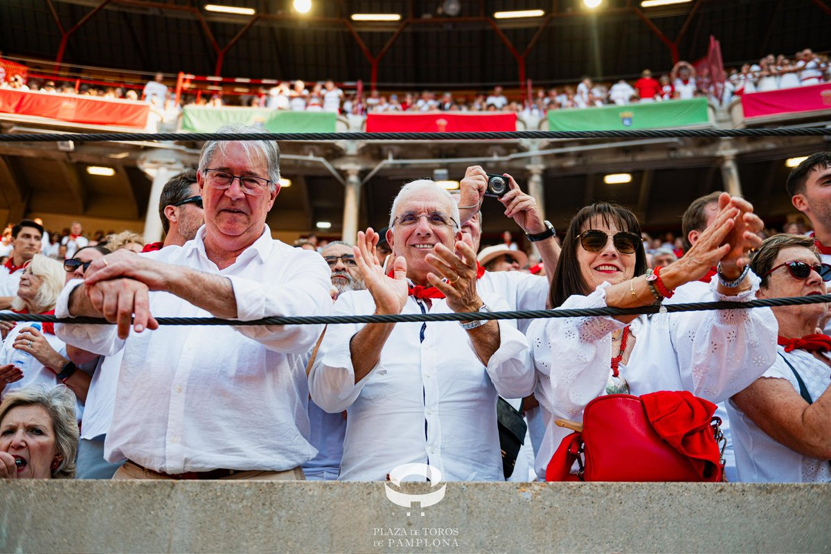 Gracias a todos los que habéis hecho posible que ésta haya sido una grandísima 𝗙𝗲𝗿𝗶𝗮 𝗱𝗲𝗹 𝗧𝗼𝗿𝗼 🙌🏼

Alrededor de 400.000 espectadores en estos 10 dias de #SanFermin 

➕ | photos.app.goo.gl/KJZeS2k5uaQ9UX…