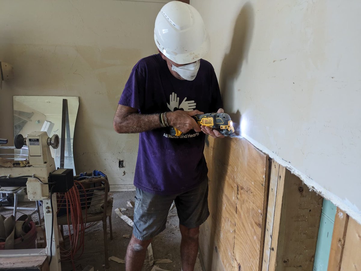 AllHandsHearts's tweet image. Our team is back at LA's house in Kerr County today. He and his dog barely escaped as floodwaters surged. Our team is removing water-damaged materials so he can begin to rebuild. A second team is also working on another severely impacted home nearby.